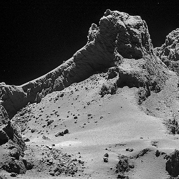 Ce gros plan sur une portion du petit lobe du noyau de 67P a été pris par la caméra OSIRIS-NAC de Rosetta le 14 octobre 2014 à l'altitude de 8 km ; résolution 15 cm/pixel. Crédits : ESA/Rosetta/MPS for OSIRIS Team MPS/UPD/LAM/IAA/SSO/INTA/UPM/DASP/IDA.