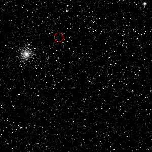Cette séquence d'images montre la comète 67P/Churyumov-Gerasimenko se déplaçant en avant-plan d'un champ d'étoiles alors que Rosetta se rapproche de la comète de 5 millions à 2 millions de kilomètres en 41 jours (entre les 27 mars et 4 mai derniers). Durant ce laps de temps, Rosetta - et la comète - passe de 640 millions à 610 millions de kilomètres du Soleil. Ce rapprochement vers le Soleil engendre le développement d'une queue de poussières, comme en attestent les images successives de l'animation, révélant clairement l'activité cométaire dès fin avril . Chaque image, prise avec l'instrument OSIRIS/NAC via le filtre orange, est obtenue avec un temps d'exposition de 720 secondes. NAC (Narrow Angle Camera) est la caméra la plus puissante de Rosetta. © ESA/Rosetta/MPS for OSIRIS Team MPS/UPD/LAM/IAA/SSO/INTA/UPM/DASP/IDA